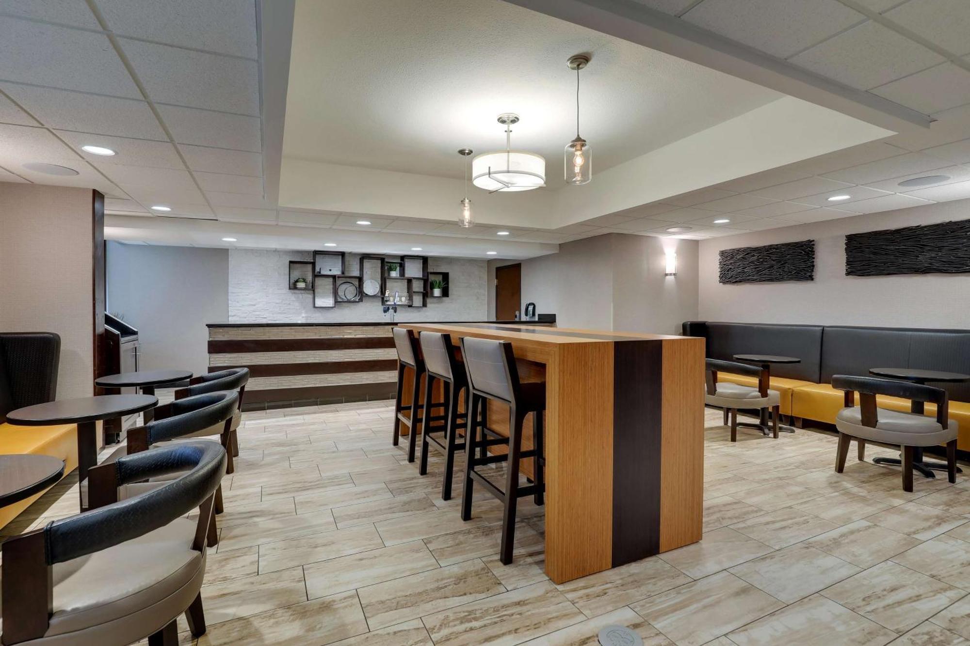 Drury Inn & Suites Springfield Bagian luar foto