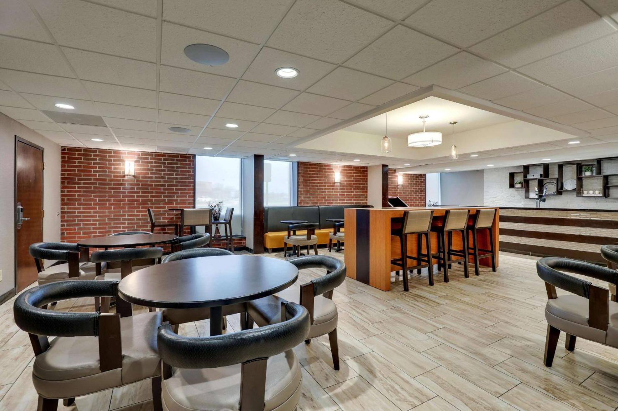 Drury Inn & Suites Springfield Bagian luar foto