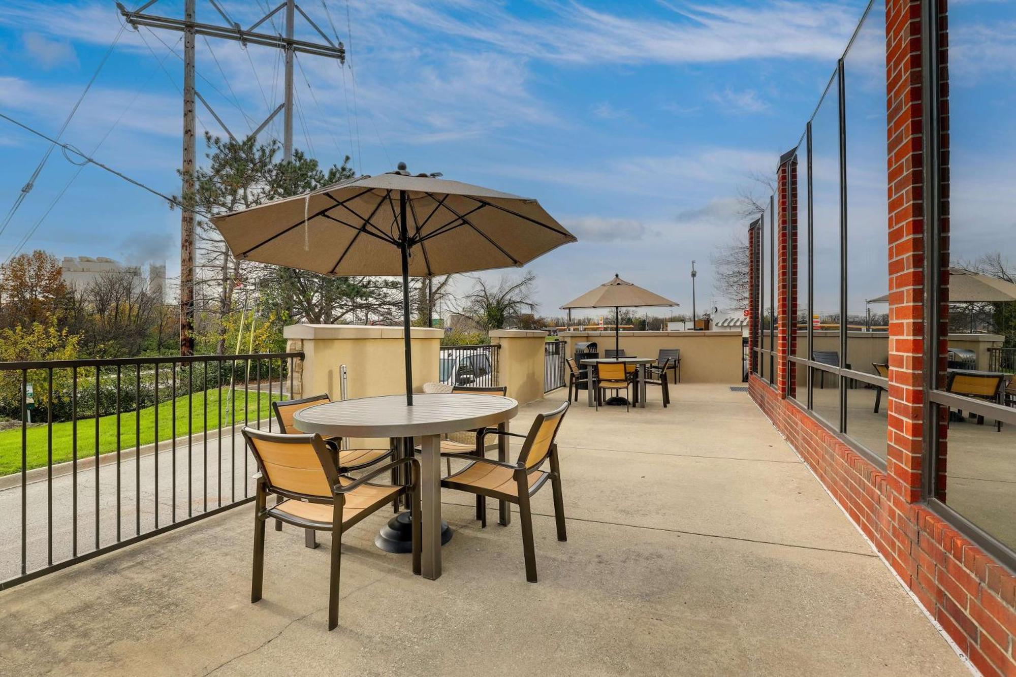 Drury Inn & Suites Springfield Bagian luar foto