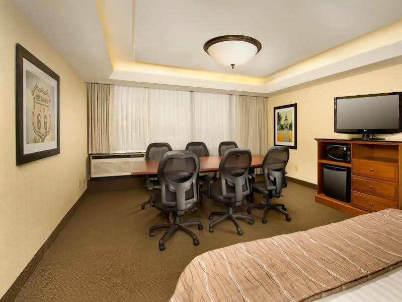 Drury Inn & Suites Springfield Bagian luar foto